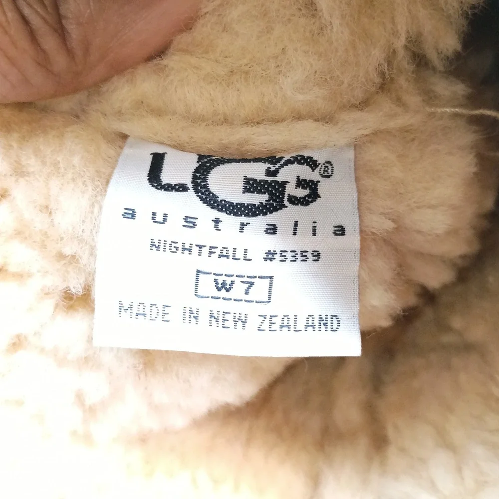 UGG Nightfall Boots Women Size 7 Chestnut Sheepskin Shearling 5359